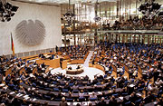 Bild: Plenarsaal von Günter Behnisch.