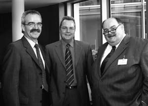 Werner Kuhn (CDU/CSU, links), mit Staatsminister Rolf Schwanitz (SPD, Mitte) und Claus-Friedrich Holtmann.