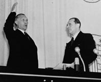 Vereidigung von Konrad Adenauer als erster Bundeskanzler der Bundesrepublik Deutschland