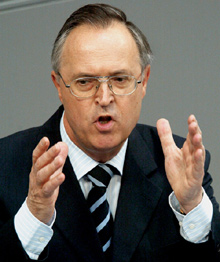 Finanzminister Hans Eichel in der Debatte um den Bundeshaushalt
