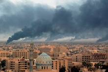 Bagdad nach einem Bombenangriff im April 2003