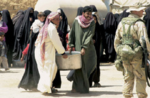 Die US-Armee liefert Trinkwasser für Nadschaf im Süden Iraks
