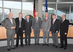 von links: Norman Paech (LINKE.), Wolfgang Wieland (BÜNDNIS 90/DIE GRÜNEN), Max Stadler (FDP), Vorsitzender Siegfried Kauder (CDU/CSU), Stellvertreter Michael Bürsch (SPD), Hermann Gröhe (CDU/CSU), Michael Hartmann (SPD)