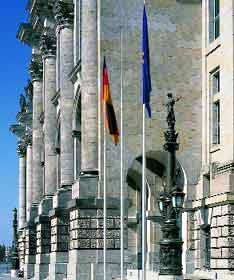 Das Ziel der Mühen: Eingang des Reichstagsgebäudes.