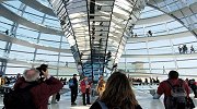 Besucher in der Reichstagskuppel, Klick öffnet Bildergalerie
