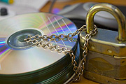 CDs mit Sicherheitsschloss, Klick vergrößert Bild