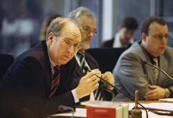 Foto: Der Vorsitzende des Rechtsausschusses, Andreas Schmidt, während einer Sitzung