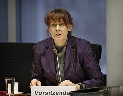 Ausschussvorsitzende Edelgard Bulmahn leitet eine Ausschusssitzung
