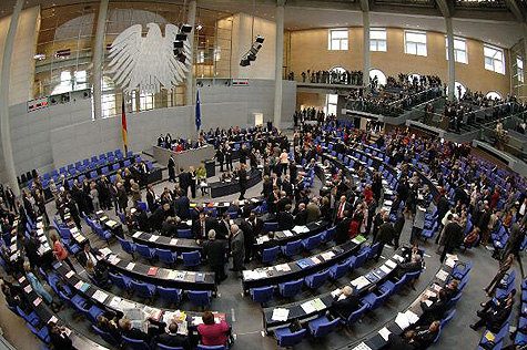 Blick in den Plenarsaal des Reichstagsgebäudes.