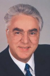 Dr. Wolf Bauer