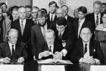 Die Auenminister Genscher (Bundesrepublik Deutschland), DDR-Ministerprsident de Maizire und Dumas (Frankreich) unterzeichnen 2+4-Vertrag
