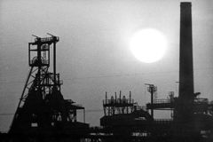Blick auf das Httenwerk in Duisburg-Wanheim bei Sonnenuntergang