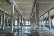 leerer Maschinensaal in einer ehemaligen Baumwollspinnerei
