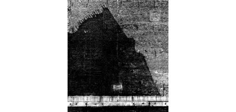 Foto von Robert Husser zeigt Mauerausschunitt vor einer Brandmauer
