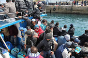 Flchtlinge bei der Ankunft auf Lampedusa