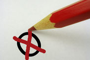 Ein rotes X und ein Stift