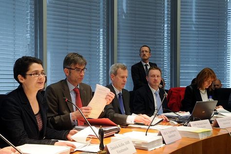 Vorsitzende Daniela Kolbe (SPD) mit Mitarbeitern des Sekretariats und Edelgard Bulmahn (SPD, rechts)