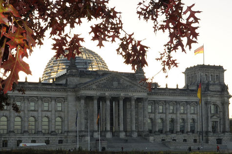 Das Reichstagsgebäude im Herbst