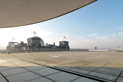 Blick vom Dach des Marie-Elisabeth-Lüders-Haus zum Reichstagsgebäude