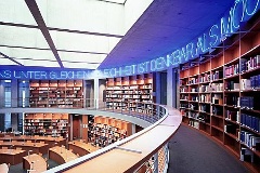Blauer Ring von Maurizio Nannucci in der Bibliothek des Bundestages, Marie-Elisabeth-Lüders-Haus