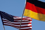 Deutschlandfahne und Fahne der USA