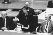 Rita Süssmuth während einer Rede im Deutschen Bundestag.