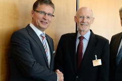 Der Ausschussvorsitzende Jens Koeppen mit Dr. Robert M. Pepper, Cisco Systems, Inc.