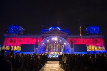 Jubiläumsfeier vor dem Reichstagsgebäude