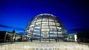 Reichstagskuppel in der Blauen Stunde