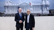 Bundestagspräsident Norbert Lammert, Christo vor einem Foto des verhüllten Reichstags