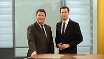 Ansgar Heveling (links) und David Rohde (rechts) im Studio des Parlamentsfernsehens.