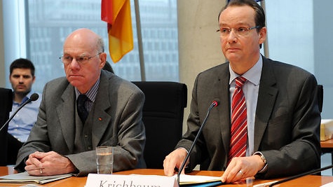 Norbert Lammert und Gunter Krichbaum am Tisch sitzend