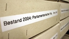 Foto: Karton mit Archivgut des Parlamentarischen rates von 2004