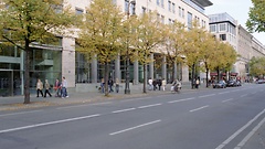 Unter den Linden 50: Einst Sitz des Ministeriums für Außenhandel der DDR haben hier heute Bundestagsabgeordnete ihre Büros.