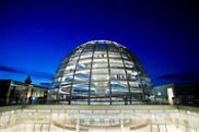 Reichstagskuppel in der Blauen Stunde