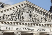 Reichstagsgebäude mit der Inschrift Dem Deutschen Volke