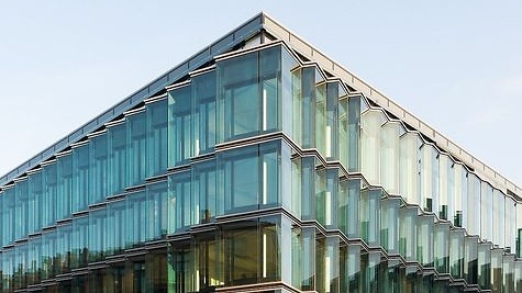Das Bürogebäude Wilhelmstraße 65 wurde 2012 dem Bundestag übergeben.