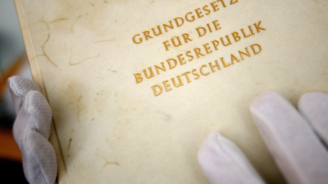 فاكسيميلي للقانون الأساسي في ألمانيا