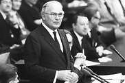 Rainer Barzel bei seiner Antrittsrede als Bundestagspräsident am 29. März 1983.