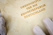 فاكسيميلي للقانون الأساسي في ألمانيا