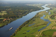 Elbe mit Deich (rechts)