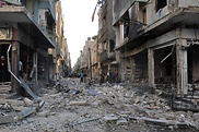 Durch eine Autobombe zerstörte Gebäude im syrischen Homs