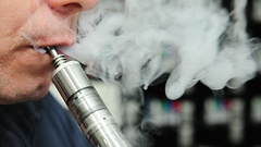 Auch der Konsum von nikotinfreien E-Zigaretten soll gesundheitsgefährdend sein.