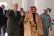 (رئيس البوندستاغ الألماني نوربرت لامرت (إلى اليسار) مع رئيس البرلمان الكويتي مرزوق الغانم (إلى اليمين