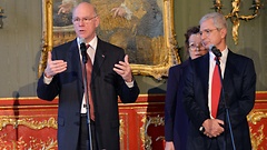 Norbert Lammert (links) und Claude Bartolone während einer Pressekonferenz im Roten Saal des Aachener Rathauses