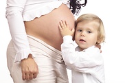 Die Bundesregierung will den Mutterschutz ausweiten.