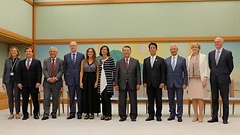 Norbert Lammert (rechts) beim Treffen der G7-Parlamentspräsidenten in Tokio