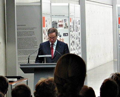 Dr. Eickenbohm, damaliger Direktor beim Deutschen Bundestag während seiner Eröffnungsrede