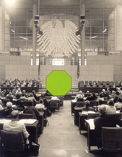 Sitzung des Deutschen Bundestages im Plenarsaal des Reichstagsgebäudes in Berlin, 2002