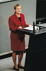 Vizepräsidentin Petra Bläss (PDS) am Rednerpult
